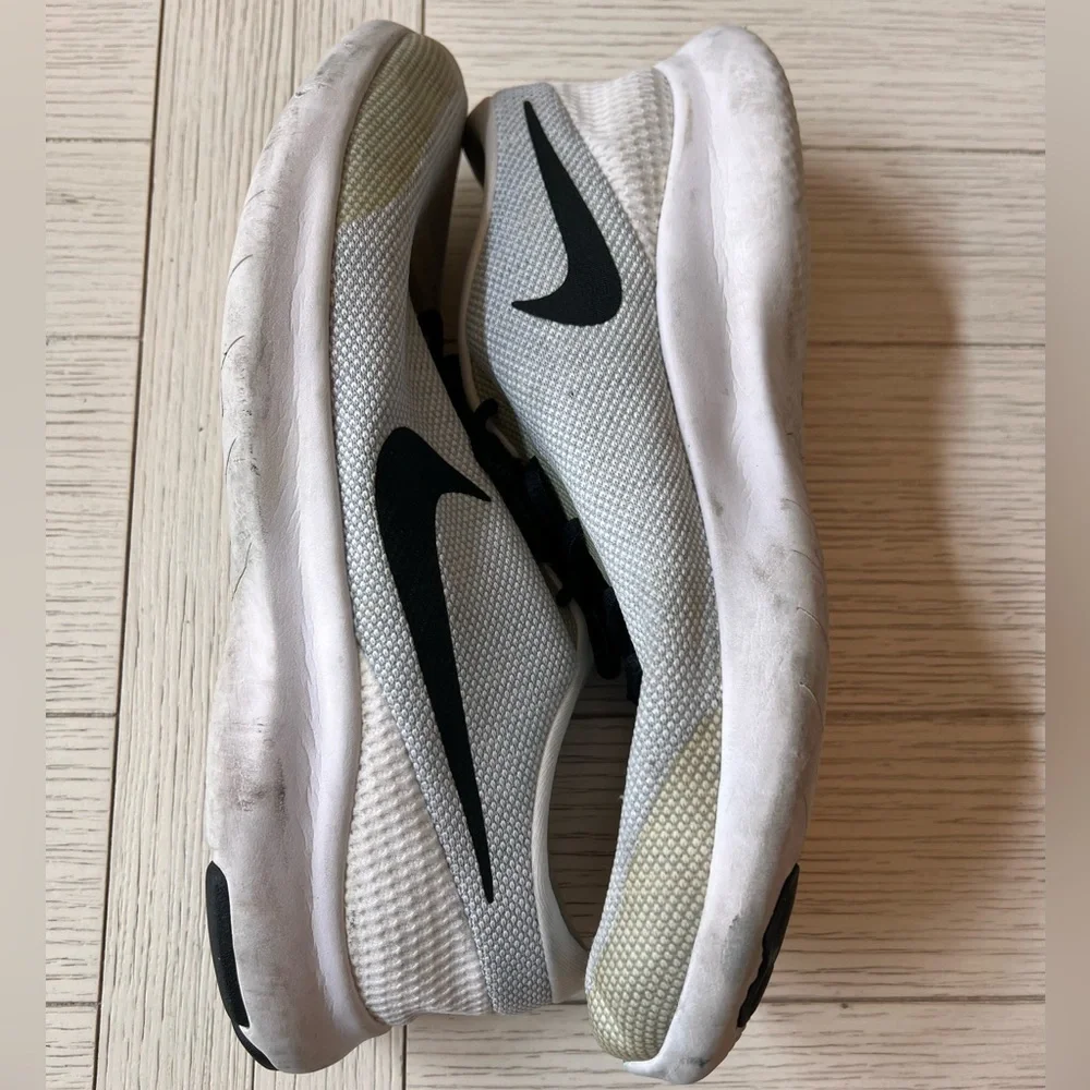 Nike Flex Mens 12W white w/ black running shoe. Lace up. Sneaker.‎ Athletic.